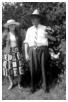 Yvonne og far Ove har købt sig hver en hat. 1959.